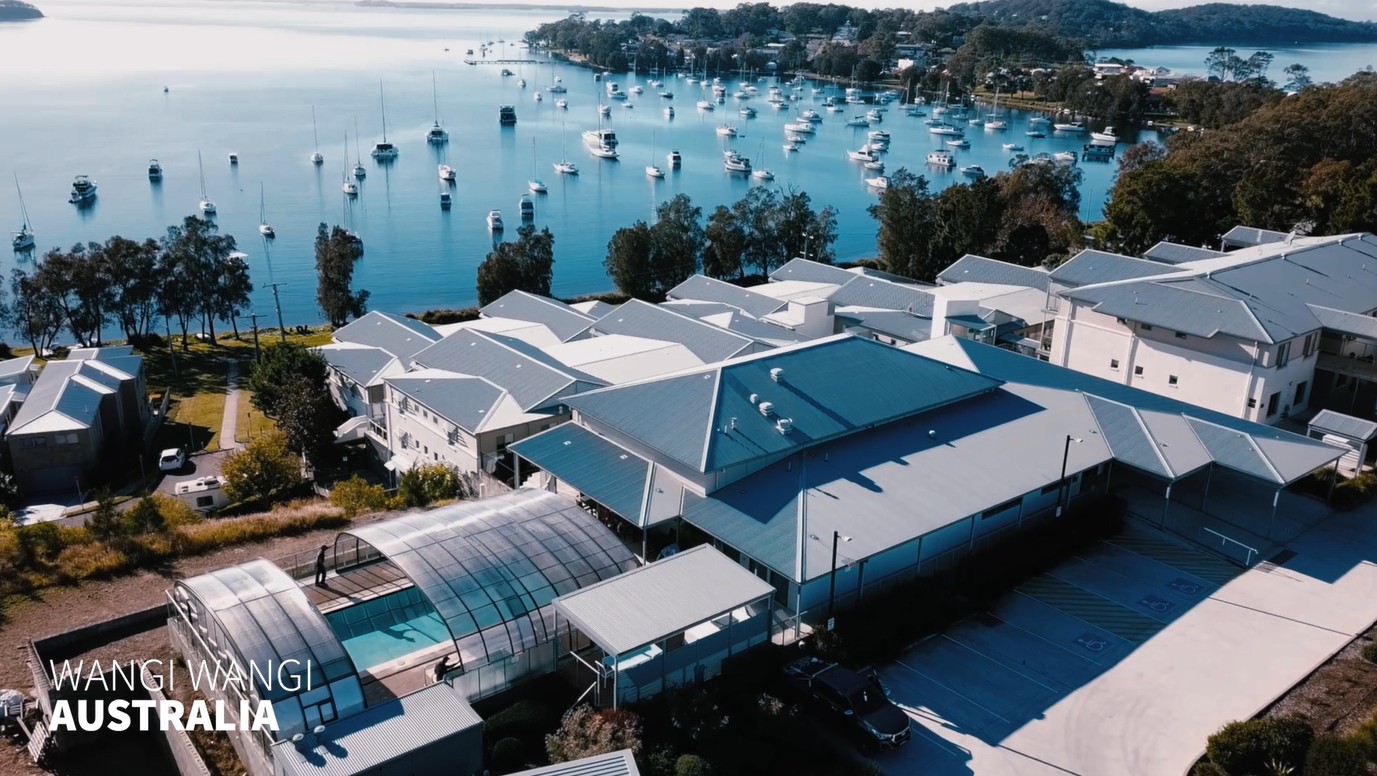 Acoperire pentru piscina intr-o locatie fermecatoare in Wangi Wangi, Australia